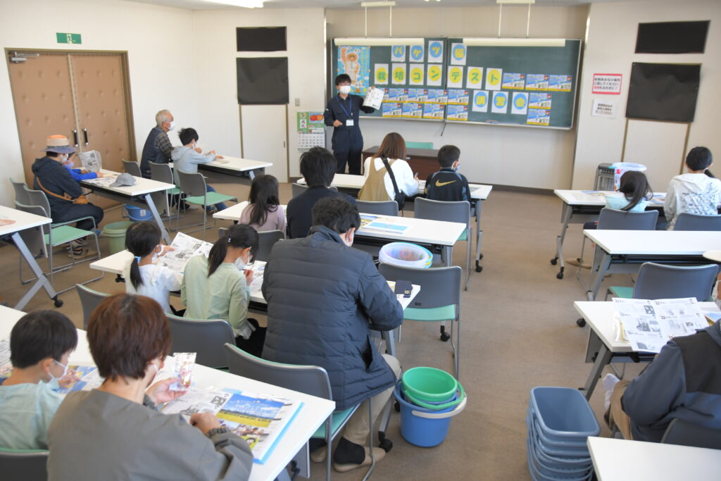 参加者に稲の栽培のポイントを説明する小牛田営農センター職員